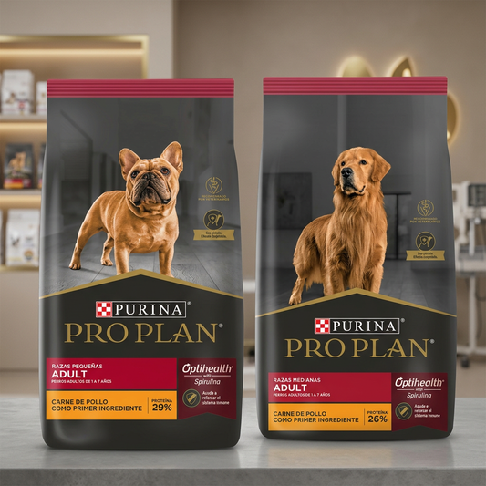 Dos bolsas Purina Pro Plan Adult Optihealth con Spirulina en primer plano, razas pequeñas con bulldog francés y razas medianas con golden retriever impresos, en entorno veterinario, Monte Blanco Nicaragua. Monte Blanco Distribuciones Veterinarias
